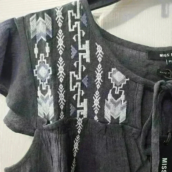 NWT Miss Me Gray Embroidered Cap Sleeve Top With Key Hole Tassels. Size M - Picture 2 of 8